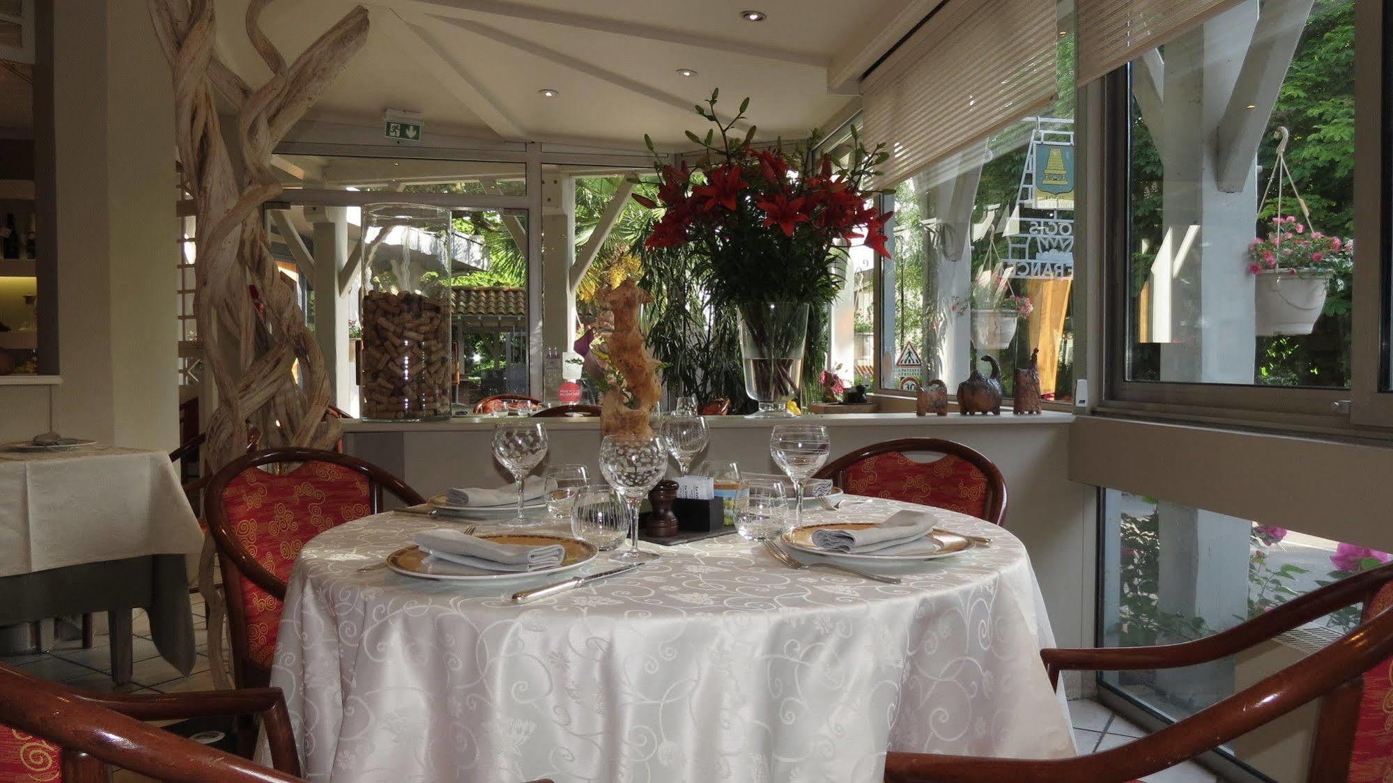 Logis Hotel Restaurant Chez Nous Sainte-Croix  ภายนอก รูปภาพ