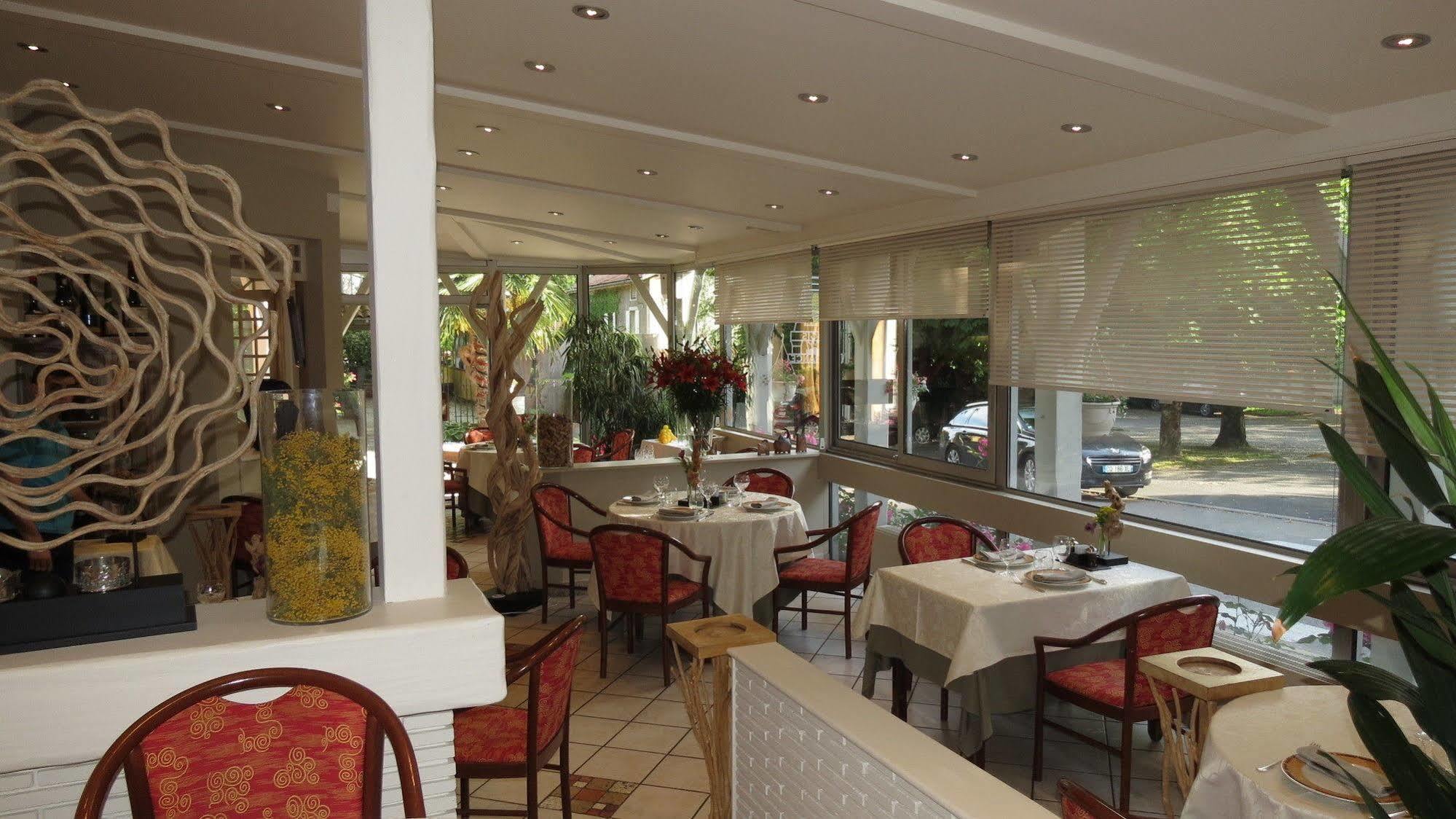 Logis Hotel Restaurant Chez Nous Sainte-Croix  ภายนอก รูปภาพ